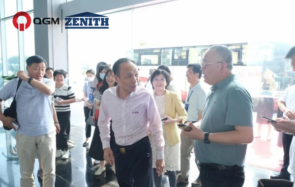 第3回中独科学技術フォーラムの参加者がQGMを訪問