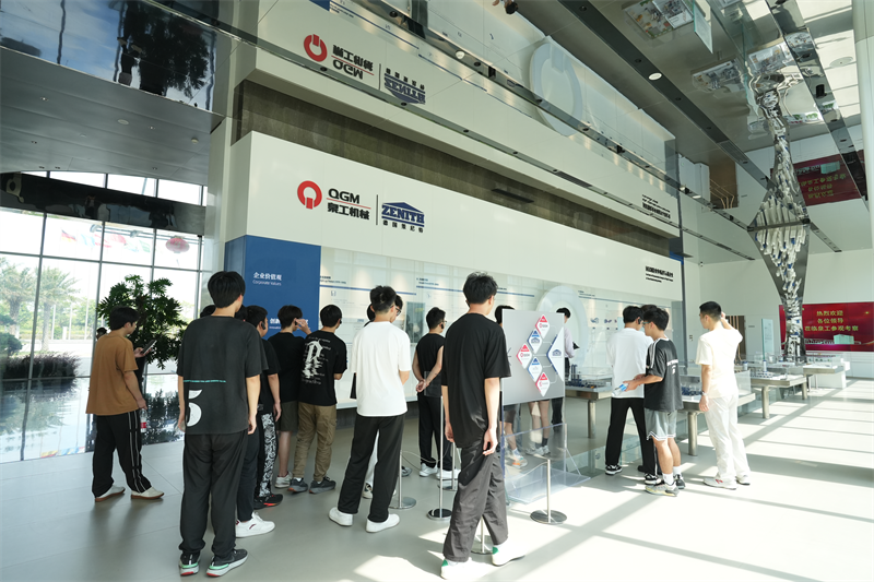 黎明職業大学が雇用開発プログラムのため福建省泉公機械有限公司を訪問しました。