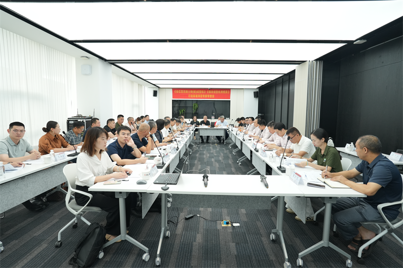 業界標準の開発をリードします! QGMは、「石質コンクリートレンガ（板）成形機」及び「ブロック成形機型枠」の業界標準に関する専門家検討会を主催しました。