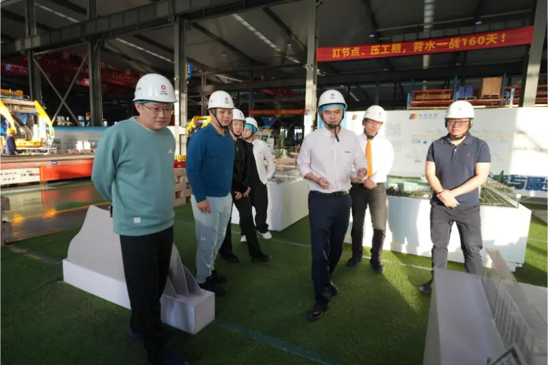 南安市帰国留学生協会が泉公機械有限公司を訪問し、調査を行いました。