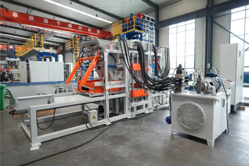 Quangong Machinery Co., Ltd. の QT6 全自動レンガ製造生産ラインは、固形廃棄物からの収益性の高いレンガ生産を可能にします