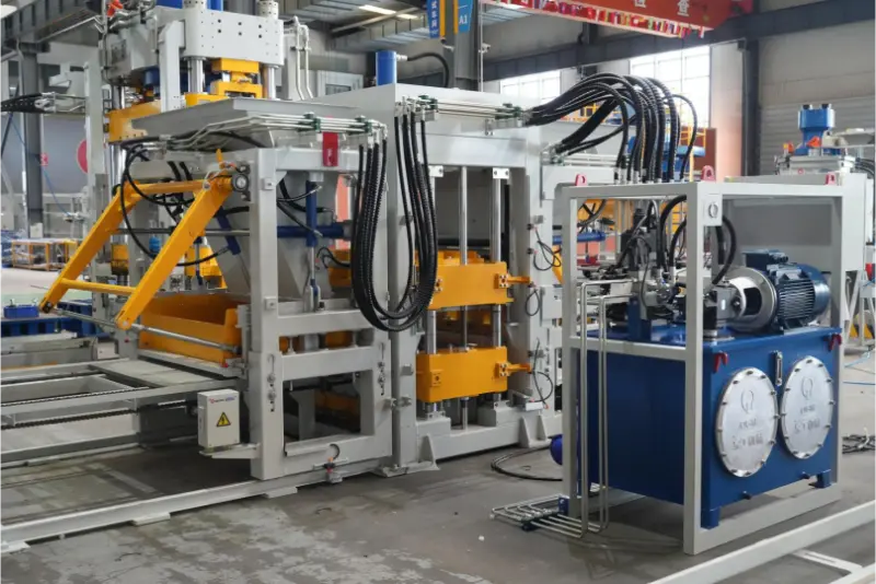 インテリジェントな製造を通じてレンガおよびタイル業界に力を与える: ゼニス QT10 レンガ生産ラインは、グリーン生産の状況を再構築します。