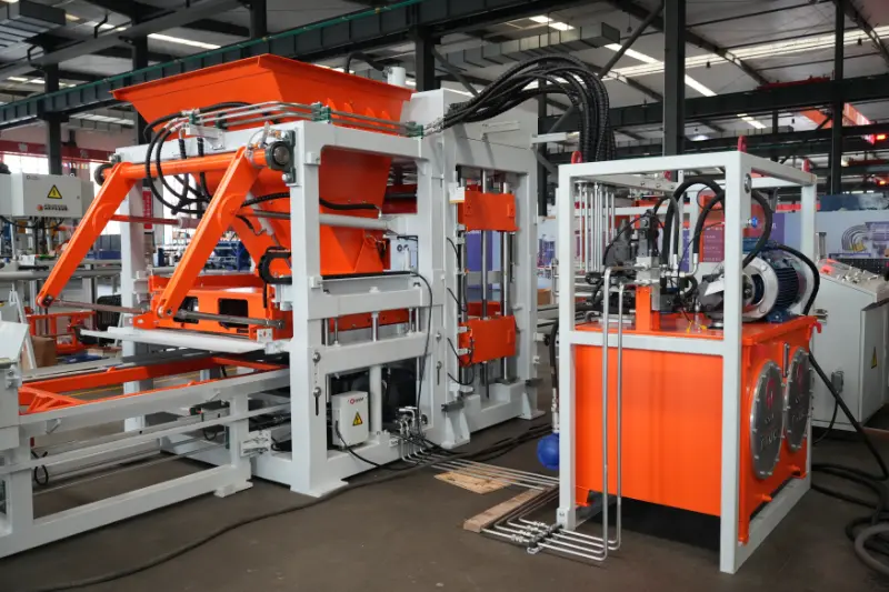 スマートで効率的、品質と生産性の向上：Quangong Machinery Co., Ltd.の新しいQT10レンガ製造生産ラインが話題に